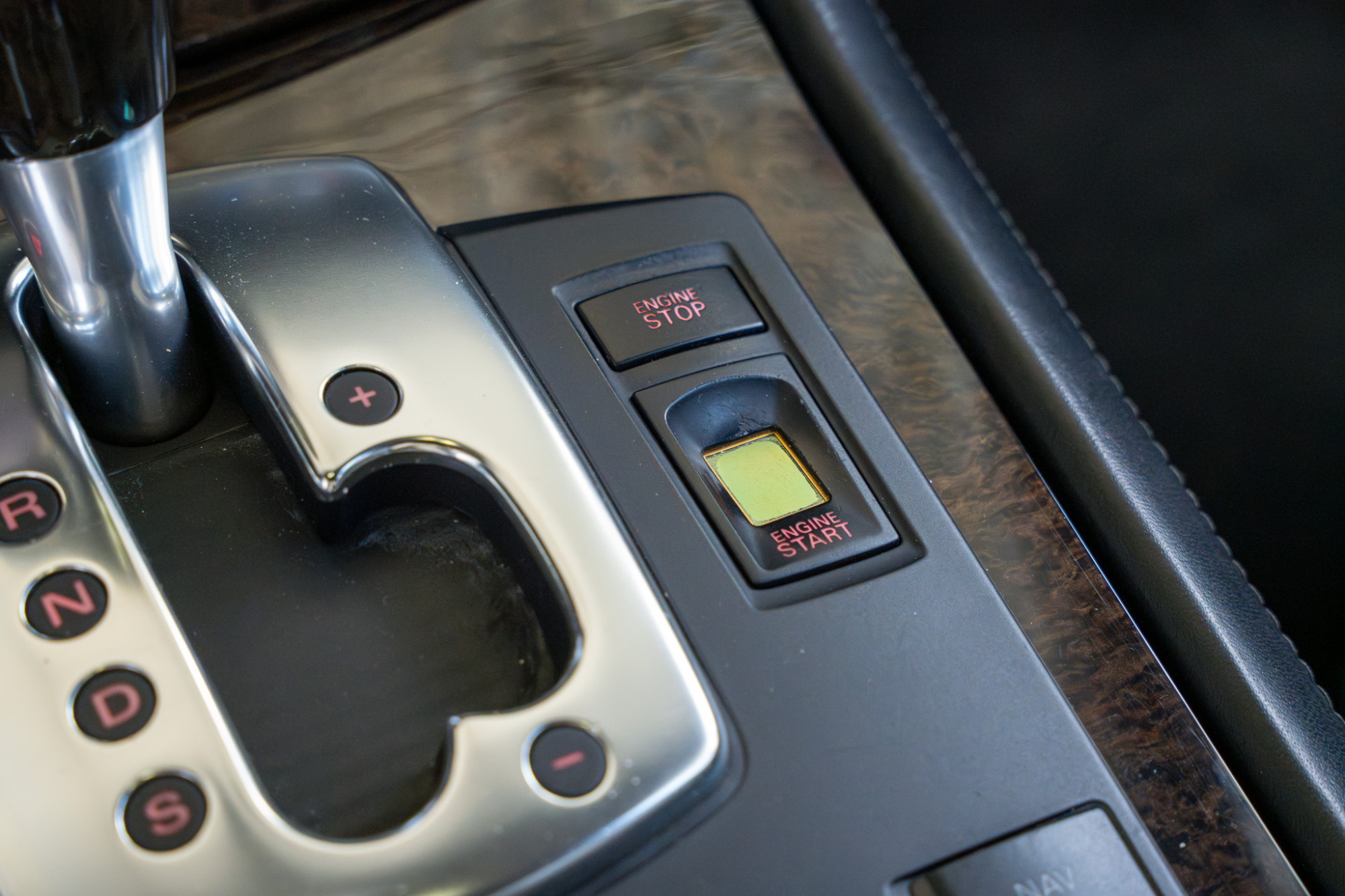 Druskininkų savivaldybės administracija elektroniniame viešame prekių aukcione parduoda lengvąjį automobilį Audi A8