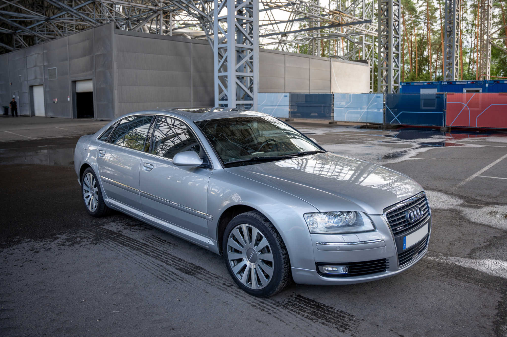 Druskininkų savivaldybės administracija elektroniniame viešame prekių aukcione parduoda lengvąjį automobilį Audi A8