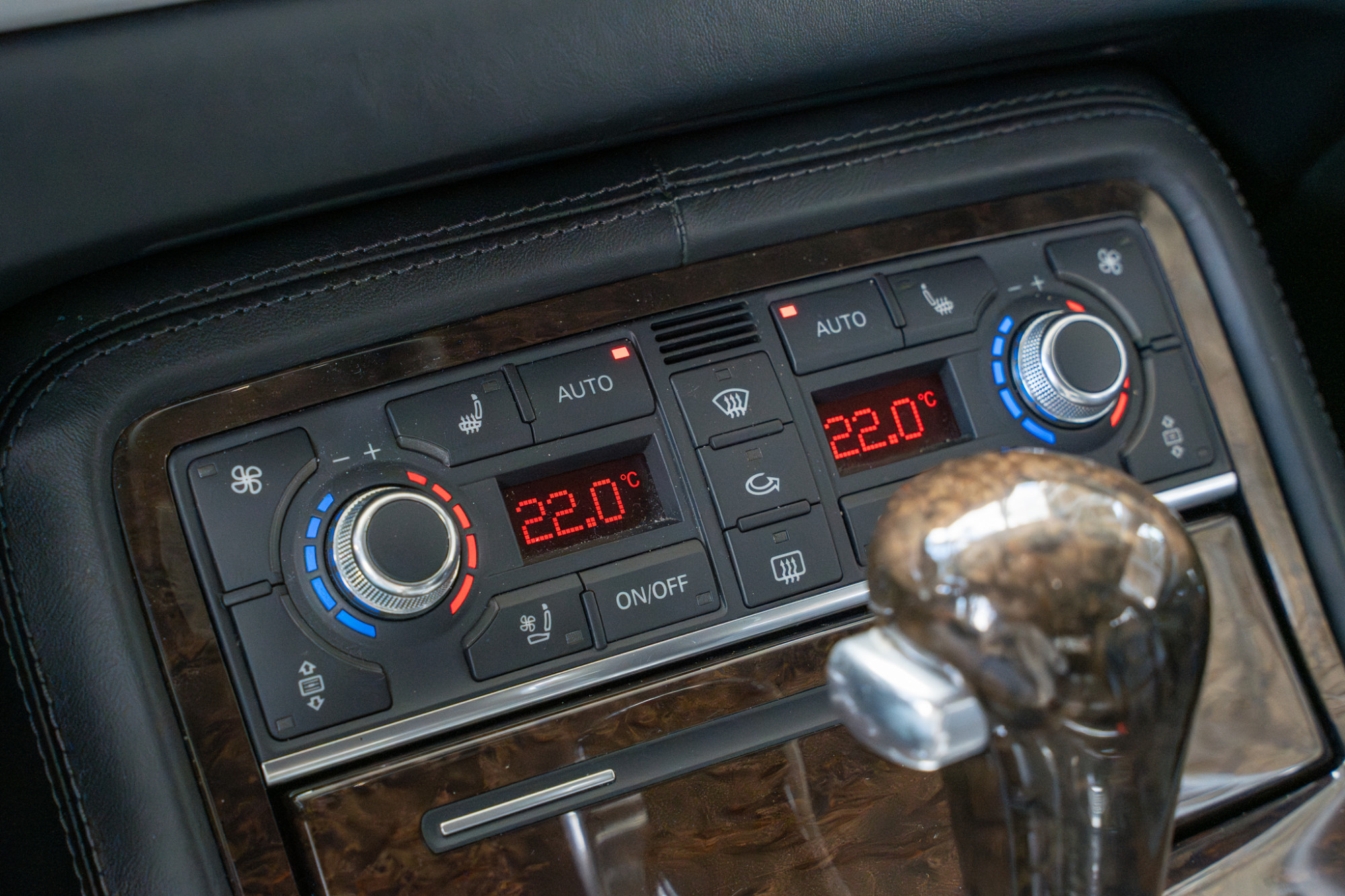 Druskininkų savivaldybės administracija elektroniniame viešame prekių aukcione parduoda lengvąjį automobilį Audi A8