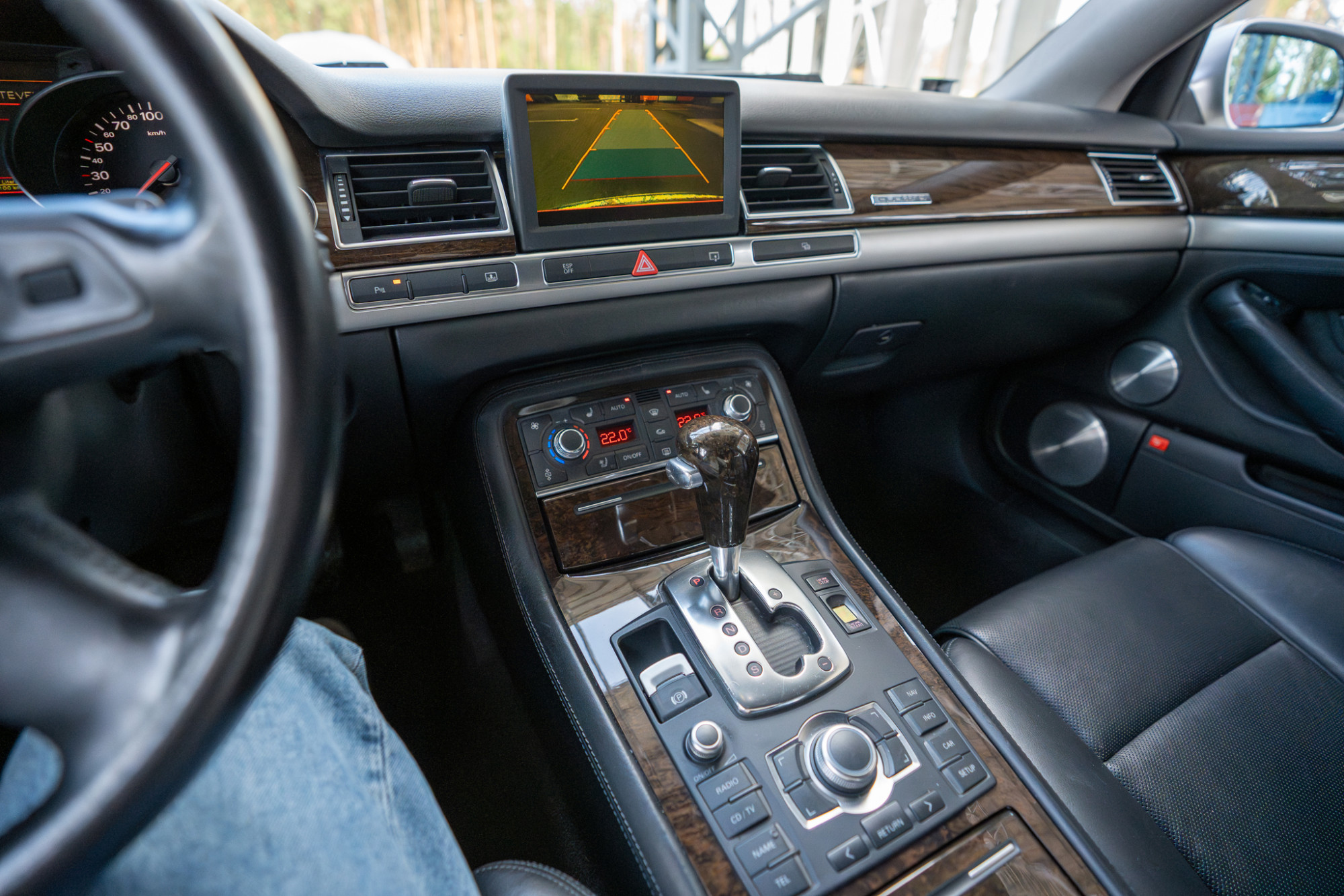 Druskininkų savivaldybės administracija elektroniniame viešame prekių aukcione parduoda lengvąjį automobilį Audi A8
