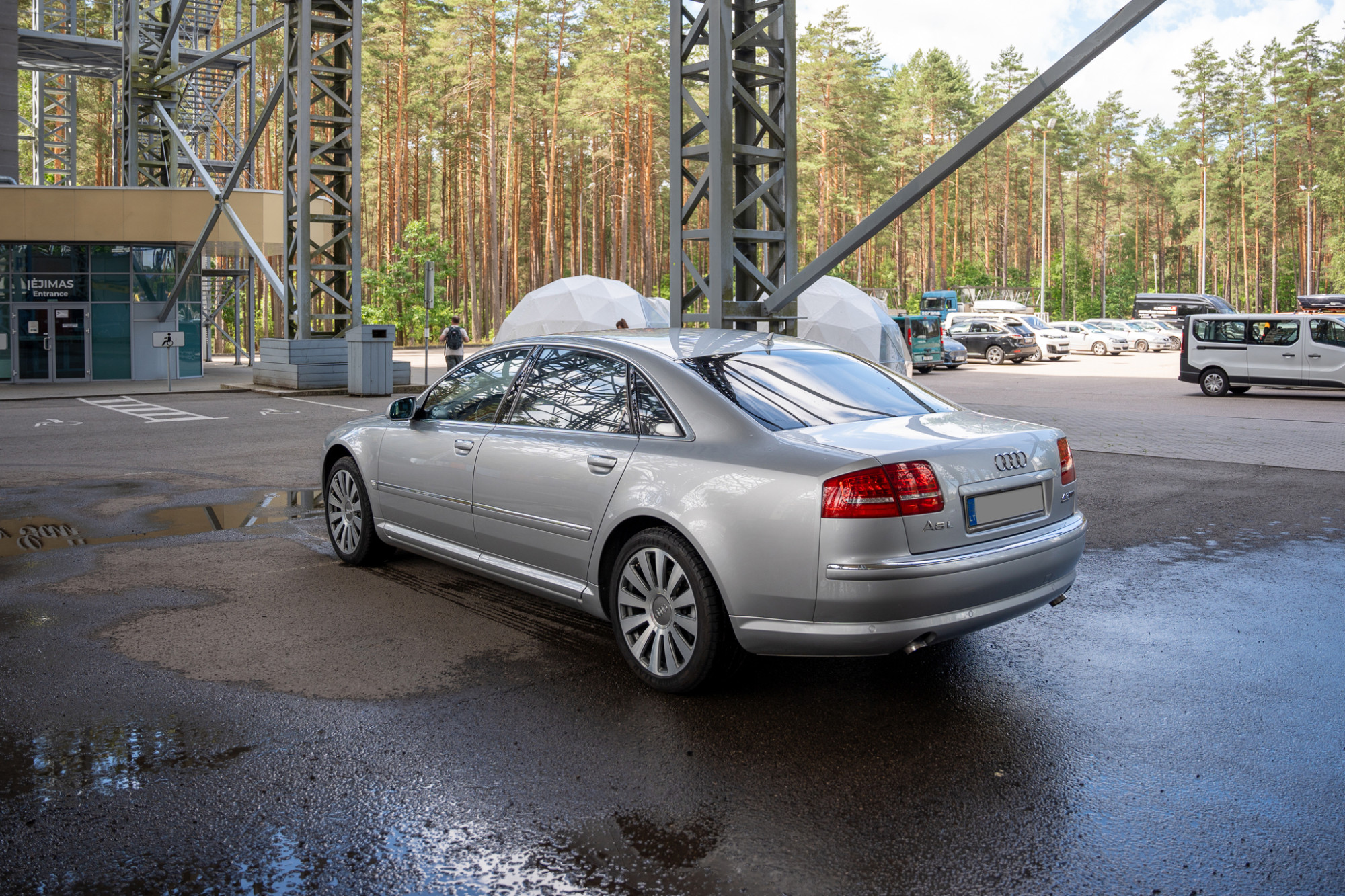 Druskininkų savivaldybės administracija elektroniniame viešame prekių aukcione parduoda lengvąjį automobilį Audi A8