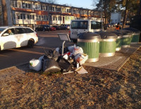 Statybinės atliekos prie konteinerių: palieka vienas, sumoka visi