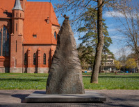 Vilniaus alėjoje pastatyta pirmoji M. K. Čiurlionio „Zodiako“ ciklo skulptūra